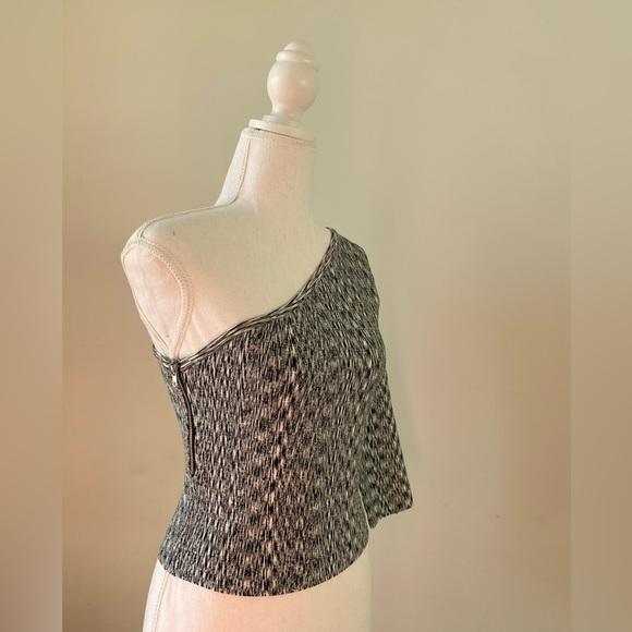 Guess One Shoulder Top - Picture 2 of 4